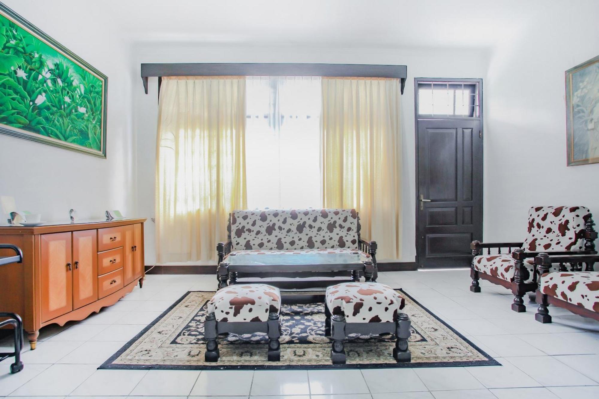 Oyo Life 90091 Wisma Pakuan Syariah Bogor Exterior photo